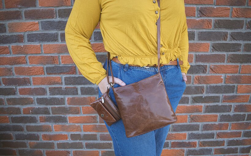 Dámska kožená crossbody kabelka červená 260112