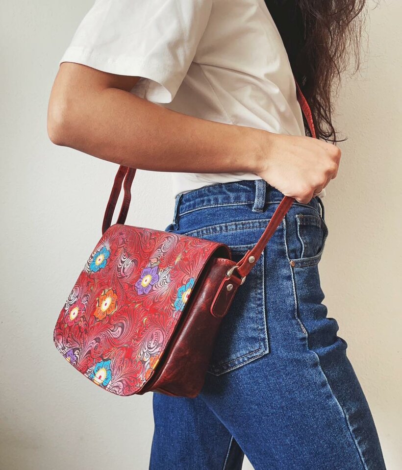 Dámska kožená crossbody kabelka červená 450112