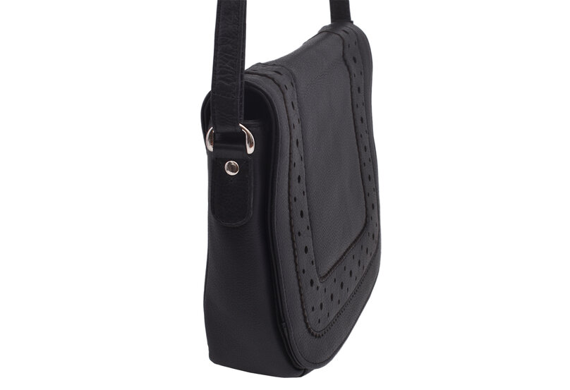 Dámska kožená crossbody kabelka čierna laser 250112