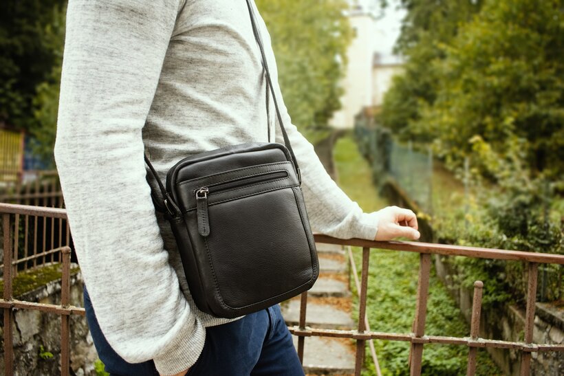Pánske kožené crossbody čierna nappa V 250587